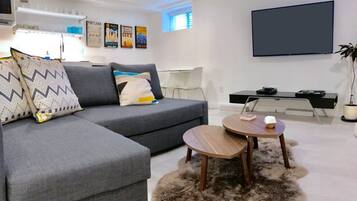 Smart-TV, bøker, musikkbibliotek og filmbibliotek