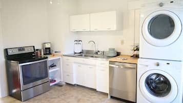 冰箱、微波炉、烤箱、炉灶