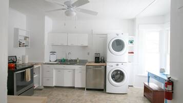 冰箱、微波炉、烤箱、炉灶