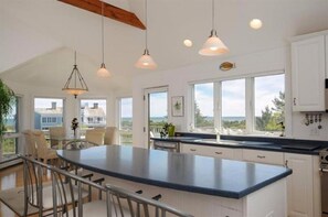 Fridge, microwave, oven, stovetop - Spectacular waterfront home / boat dock / 3 private beaches / gated community (Yarmouth)