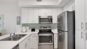 Fridge, microwave, oven, stovetop