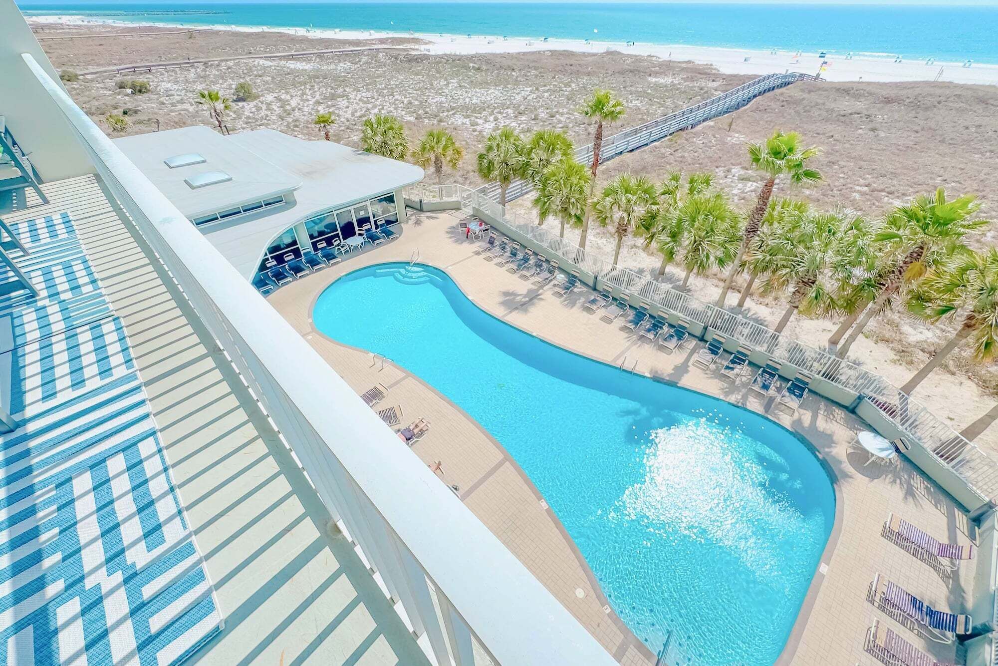 Alberca techada y alberca climatizada