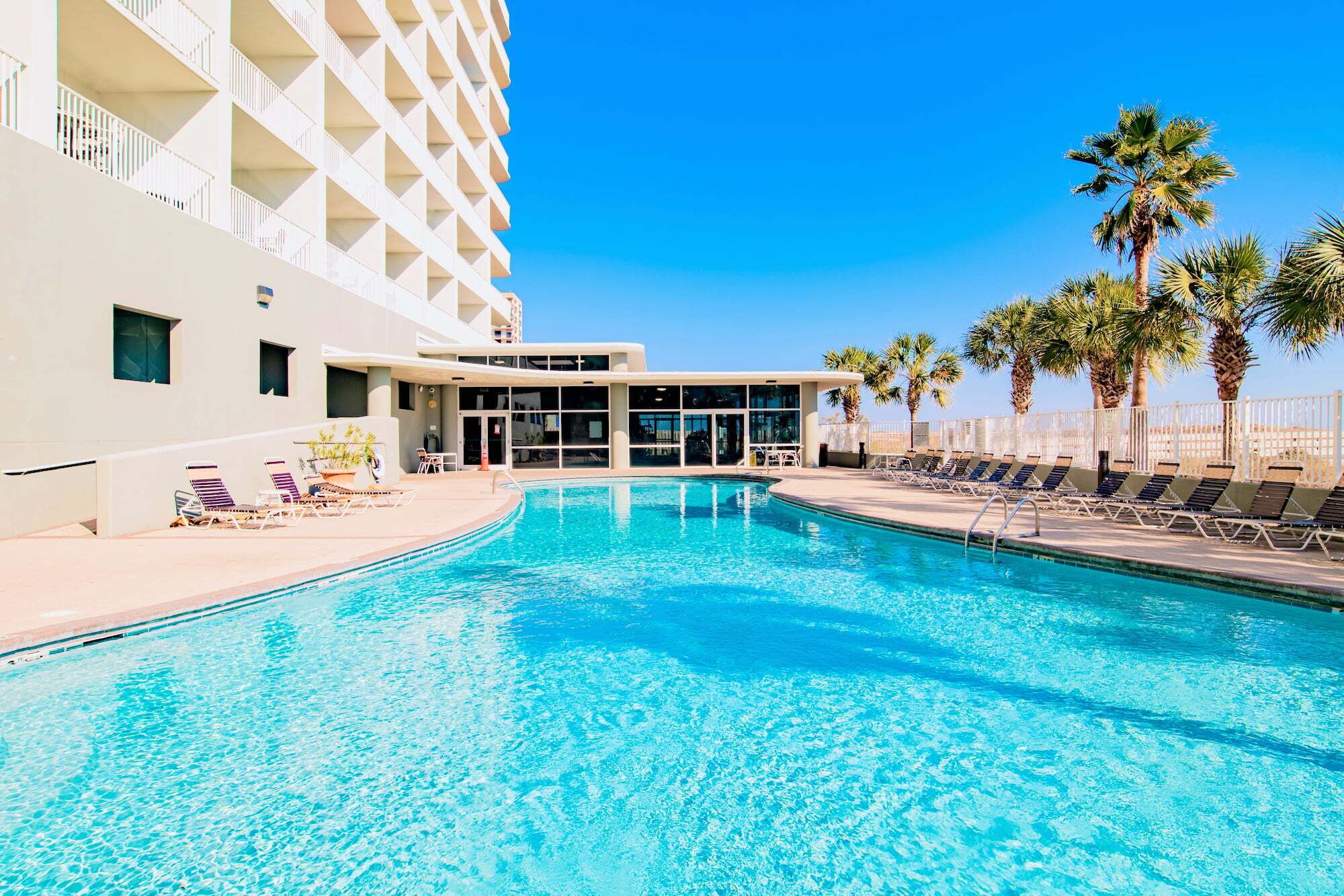 Alberca techada y alberca climatizada