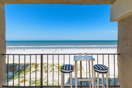 Charming Beach - Breathtaking Views, Luxurious Relaxing, Beach Front Condo