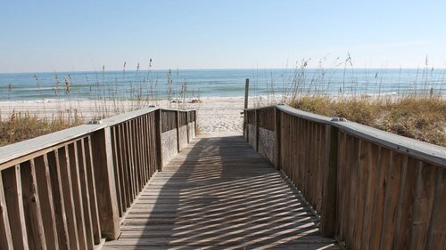 Lei Lani Life, Lebe es mit Zugang zum Strand, Pools, Tennis, Angeln und mehr.