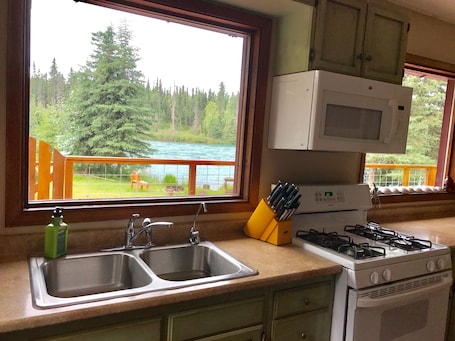 Fridge, microwave, oven, stovetop. Comfortable Kenai River Cabin