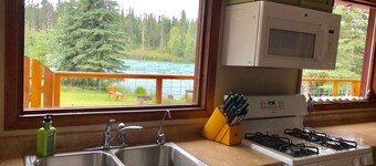 Comfortable Kenai River Cabin 