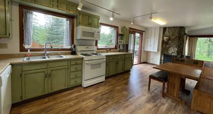 Comfortable Kenai River Cabin