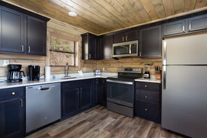 冰箱、微波炉、烤箱、炉灶