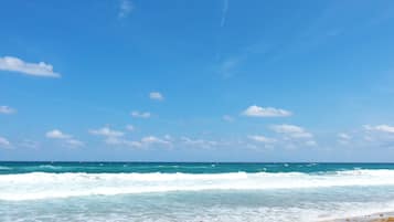 Beach nearby, sun loungers, beach towels