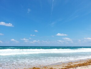 Beach nearby, sun-loungers, beach towels