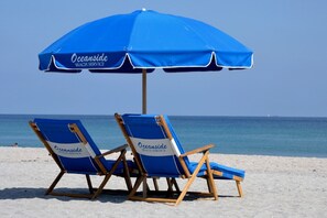 Beach nearby, sun-loungers, beach towels