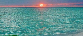 1 BLOCK TO OCEAN & DWTN  FREE BEACH PASS CHAIRS FREE PARK,WiFi,HTD POOL