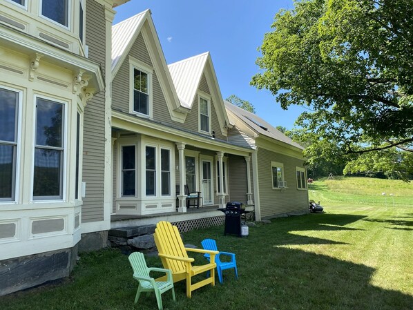 المنطقة المحيطة بالمنشأة