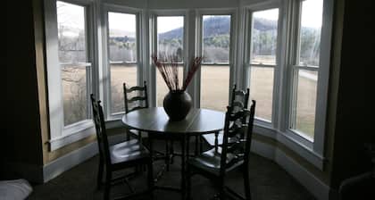 5 miles to Okemo/Ludlow, 25 Acre Playground, Great Ski or Summer Rental