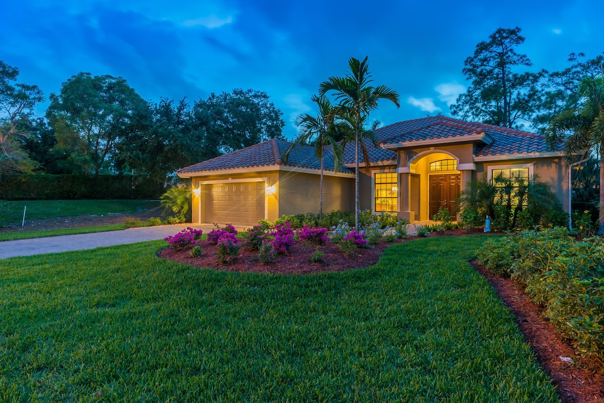 Available 2026 Season !! YOUR OASIS! NEWER home POOL. 4 miles to Beach&downtown!