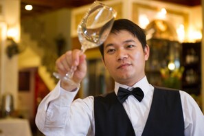 Breakfast, lunch, dinner served; local and international cuisine