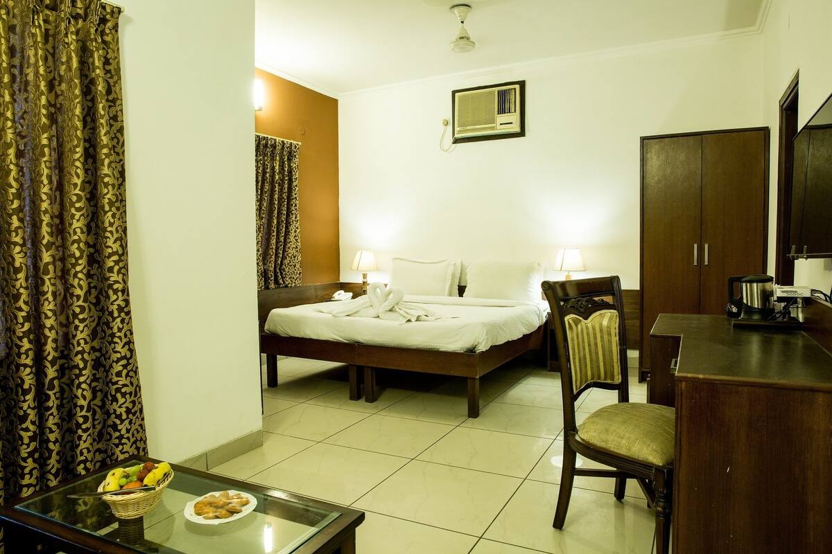 Basic Double Room | Premium bedding, minibar, rollaway beds, free WiFi