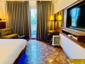 Premium bedding, minibar, rollaway beds, free WiFi