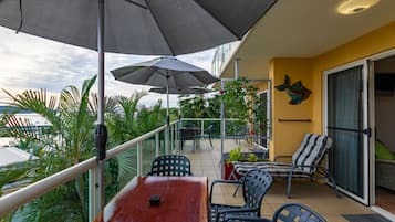 Classic Studio, 2 Queen Beds, Balcony, Marina View | Terrace/patio