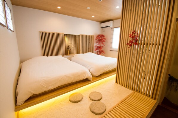 Standard Quadruple Room (0254_02) | 1 bedroom, free WiFi - Riverside Kamogawa (Kyoto)