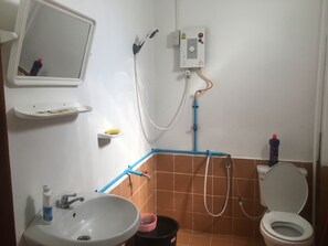 Bungalow House | Bathroom - Soutchai Resort (Vientiane)