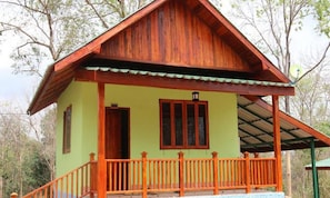 In-room safe, desk, rollaway beds, free WiFi - Soutchai Resort (Vientiane)