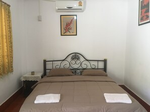 Bungalow House | In-room safe, desk, rollaway beds, free WiFi - Soutchai Resort (Vientiane)