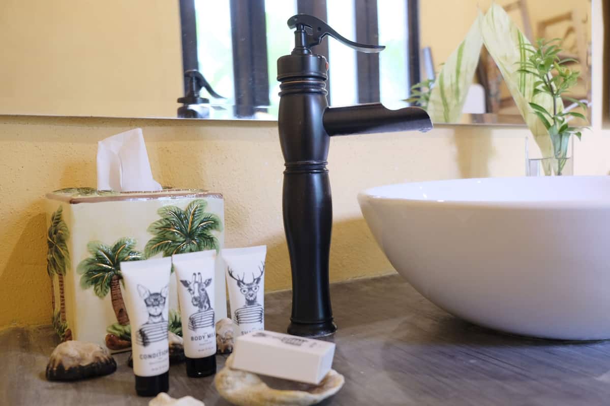 deluxe studio suite, multiple beds, partial ocean view | premium bedding, minibar, in-room safe, individually decorated