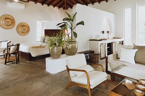 Exclusive Suite | Premium bedding, minibar, in-room safe, individually decorated