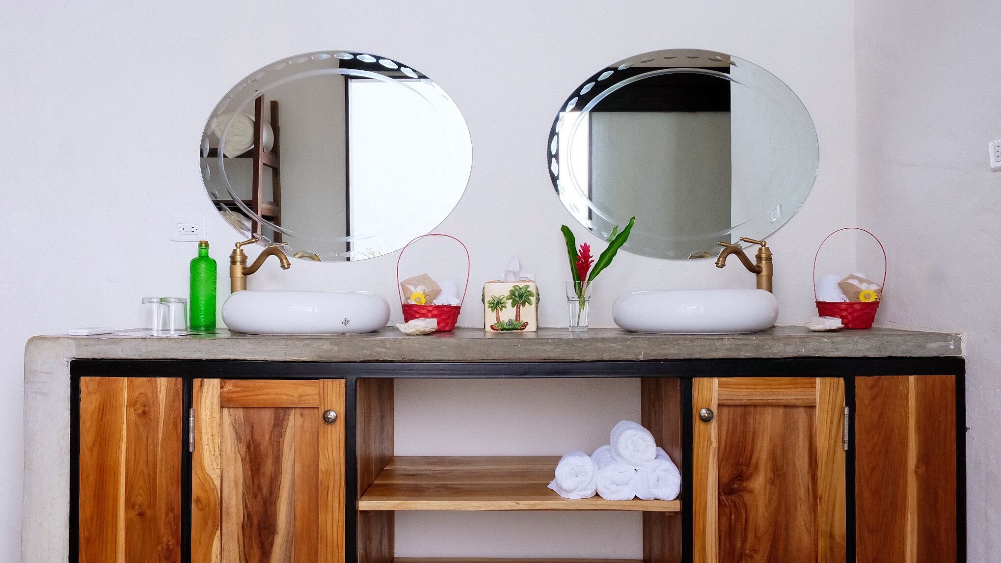 family villa, 1 king bed and 3 twin beds | bathroom | shower, rainfall showerhead, free toiletries, bathrobes