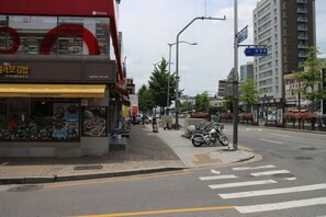 Front of property - DASAN HOUSE - Hostel (Seoul)
