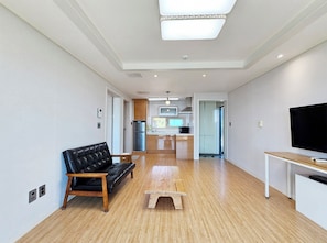 Family Room, Terrace, Ocean View (82 sqm.) | Free WiFi - Haemorat (Seogwipo)
