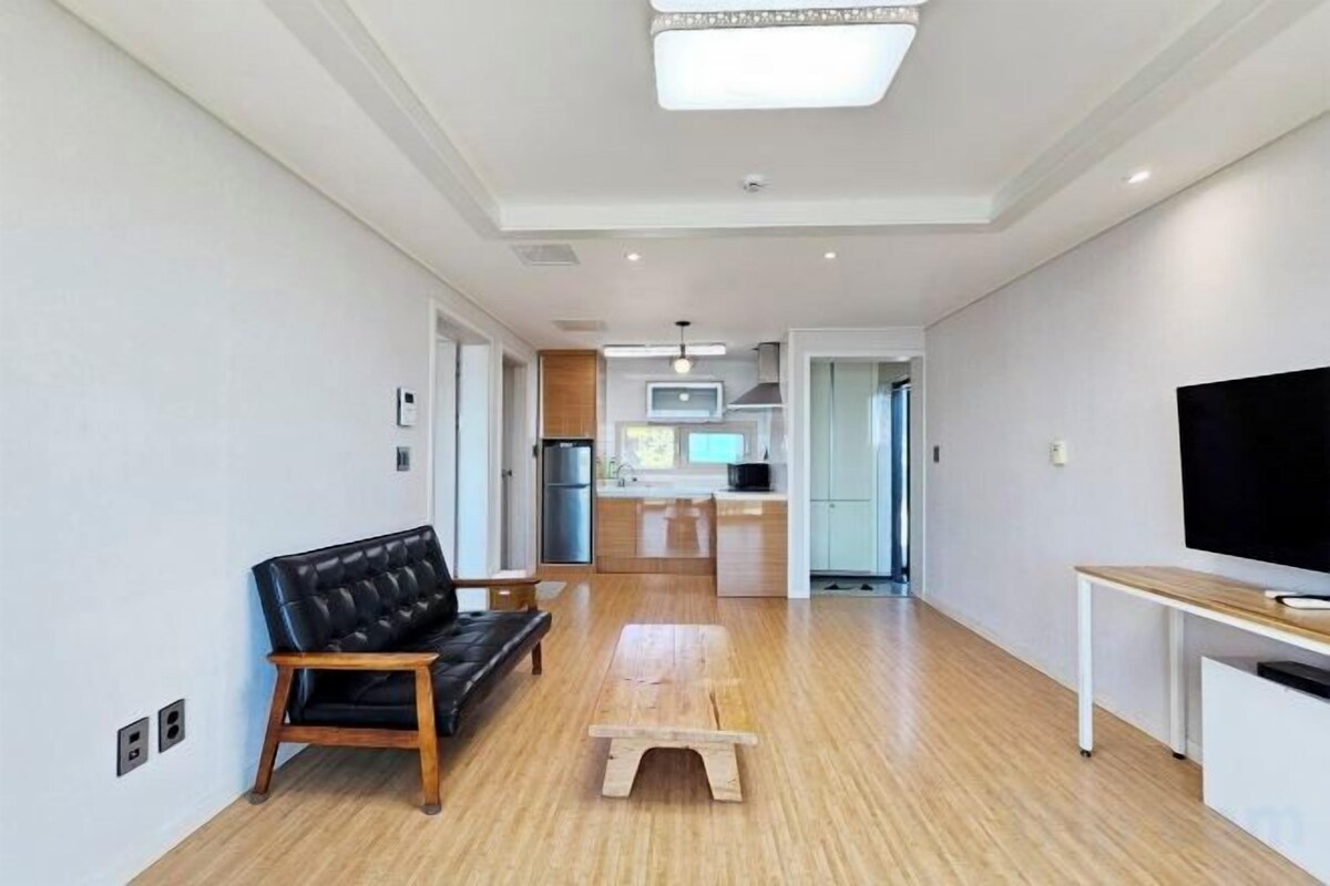 Living area | Flat-screen TV