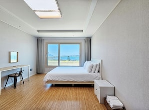 Family Room, Terrace, Ocean View (82 sqm.) | Free WiFi - Haemorat (Seogwipo)