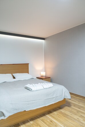 Premium bedding, down duvets, memory-foam beds, free WiFi - Gyeongpodae The Hotel Business (Gangneung)