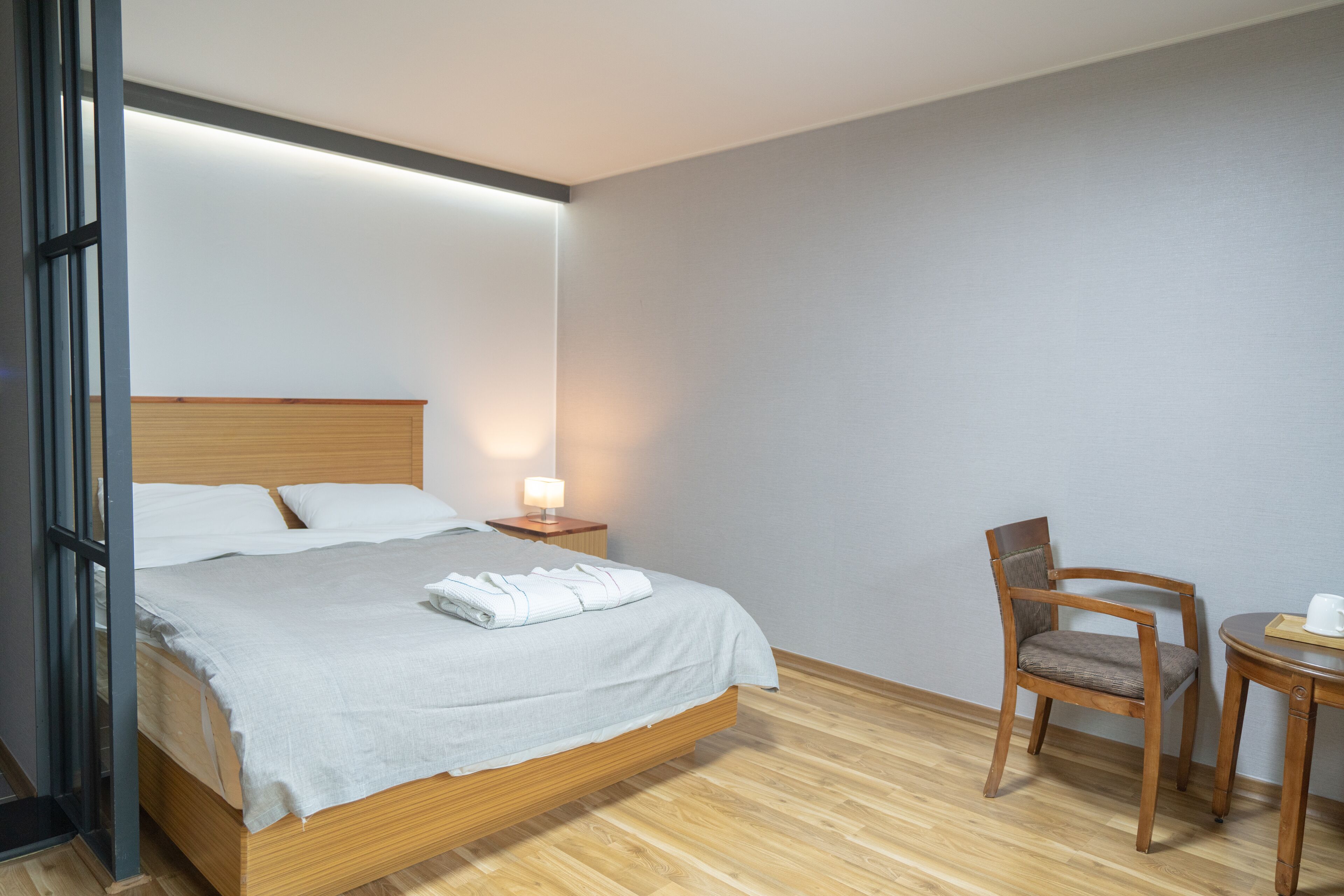 deluxe room | 1 bedroom, premium bedding, down duvets, memory-foam beds