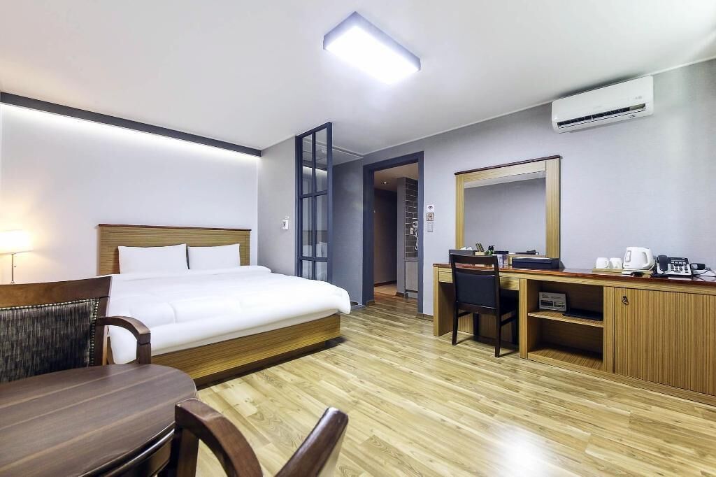 Premium bedding, down comforters, memory foam beds, free WiFi