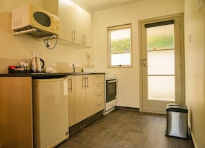 2 Bedroom Unit | Private kitchen - Montana Lodge Motel (Blenheim)