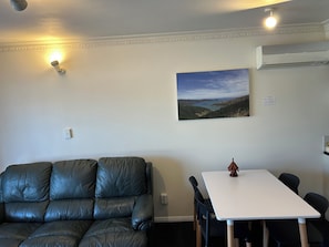 2 Bedroom Unit | Living area - Montana Lodge Motel (Blenheim)