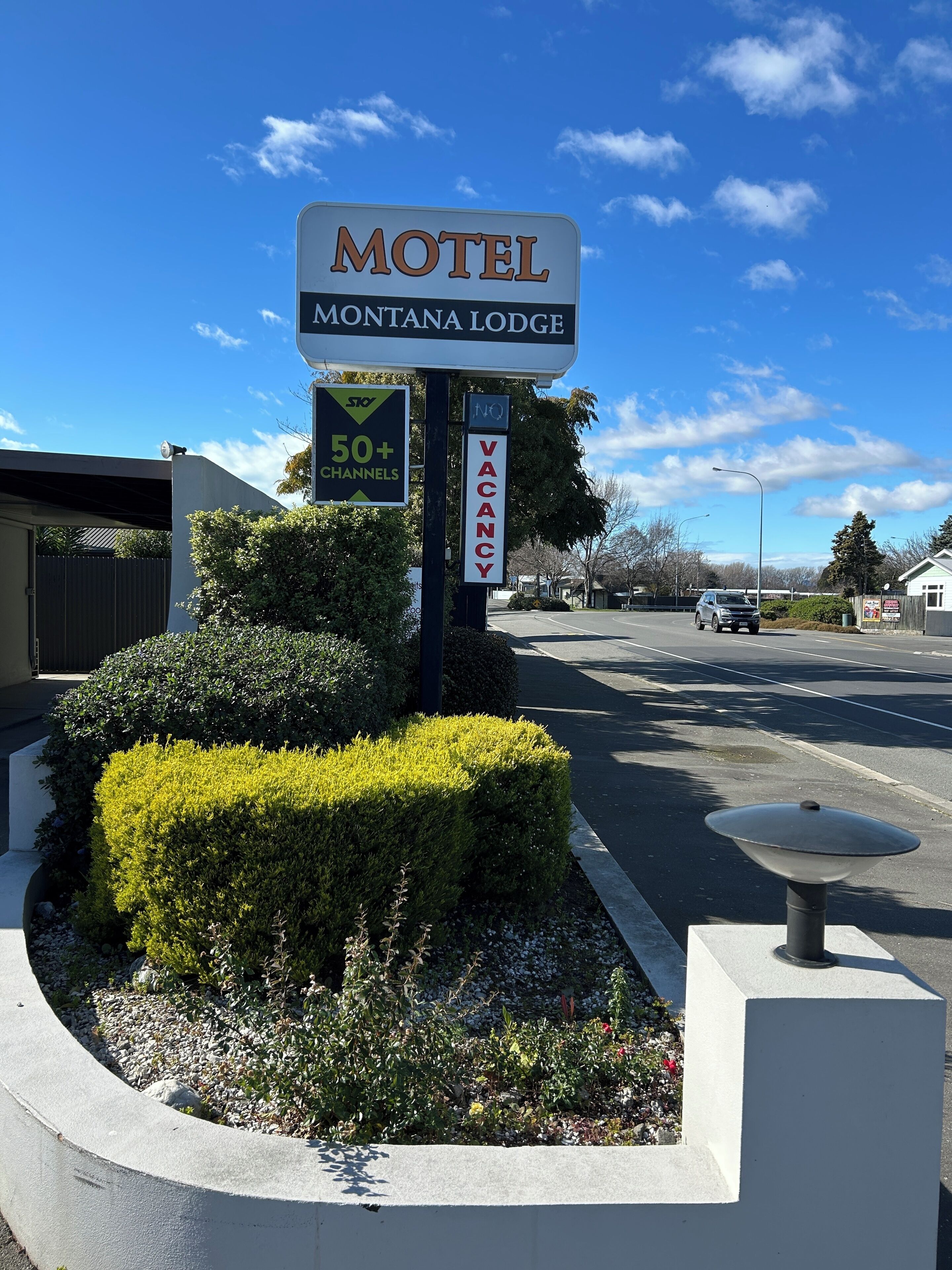 A motel sign with a '50+ channels' and 'vacancy' sign.