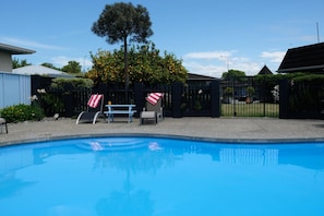 Outdoor pool - Montana Lodge Motel (Blenheim)