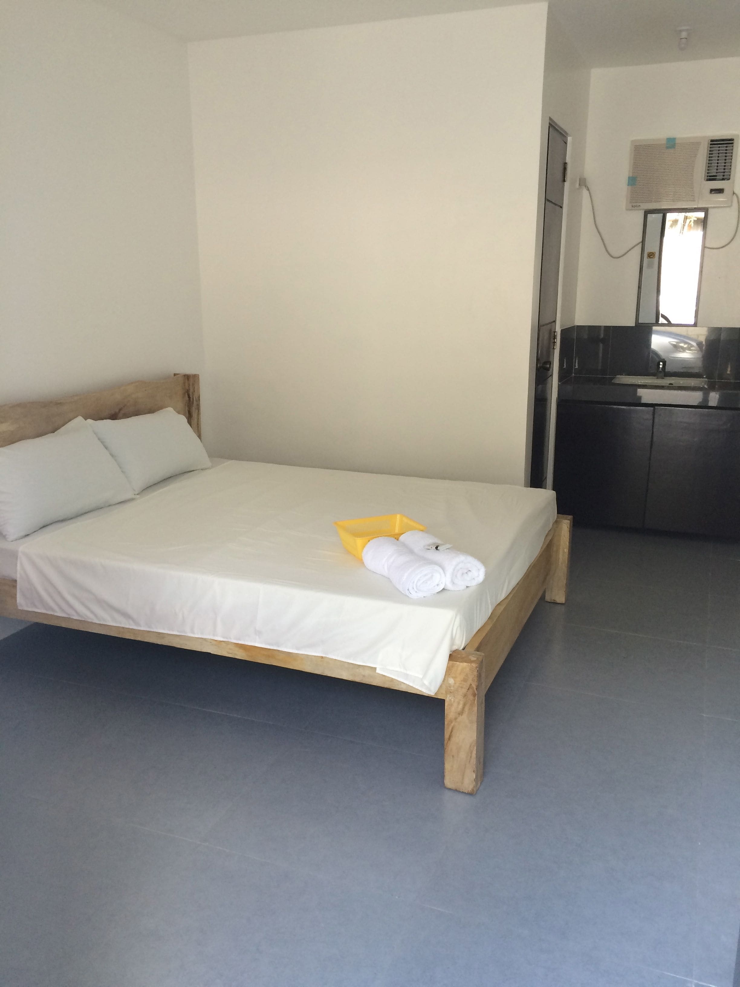 Estudio Deluxe, 1 cama Queen size | Escritorio, tabla de planchar con plancha, wifi gratis y ropa de cama 