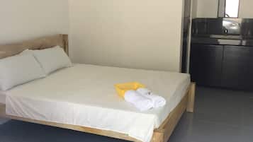 Estudio Deluxe, 1 cama Queen size | Escritorio, tabla de planchar con plancha, wifi gratis y ropa de cama