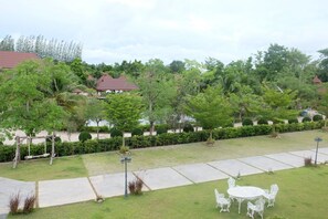Property grounds - Ruen Sam Ran Resort (Suan Phueng)