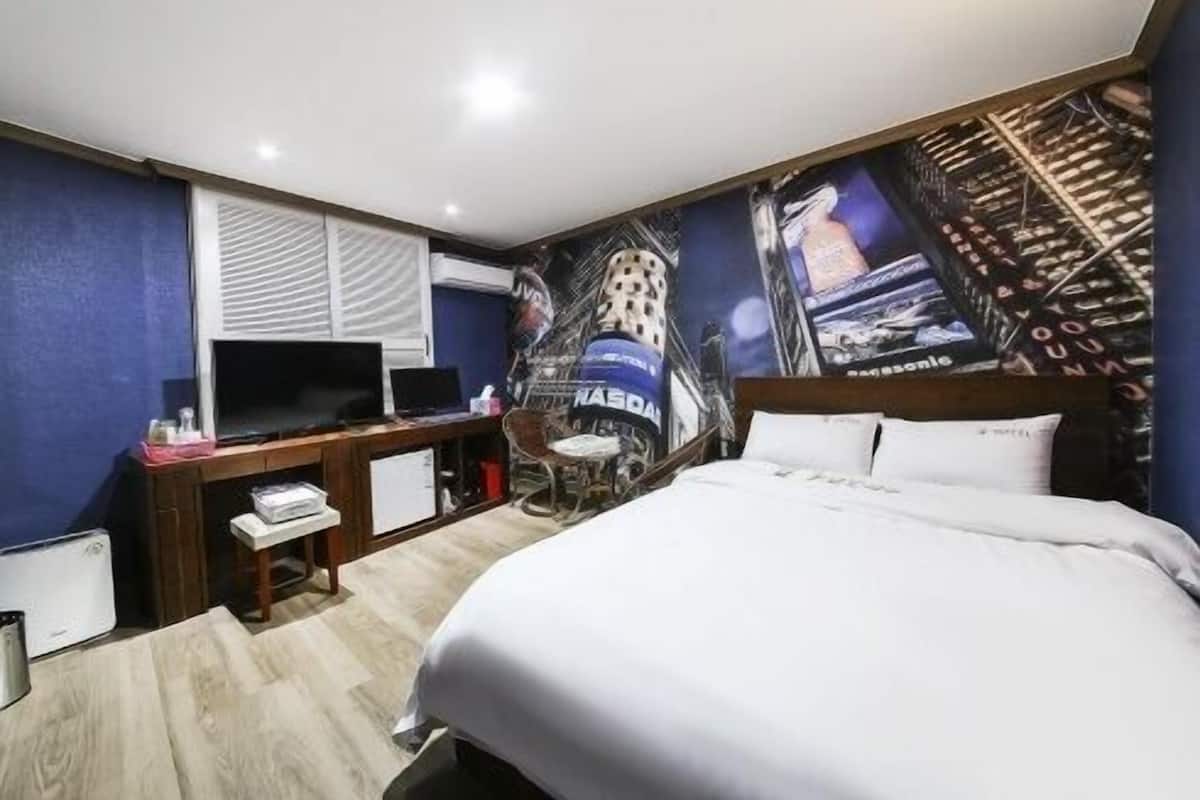 1 bedroom, individually decorated, desk, free WiFi