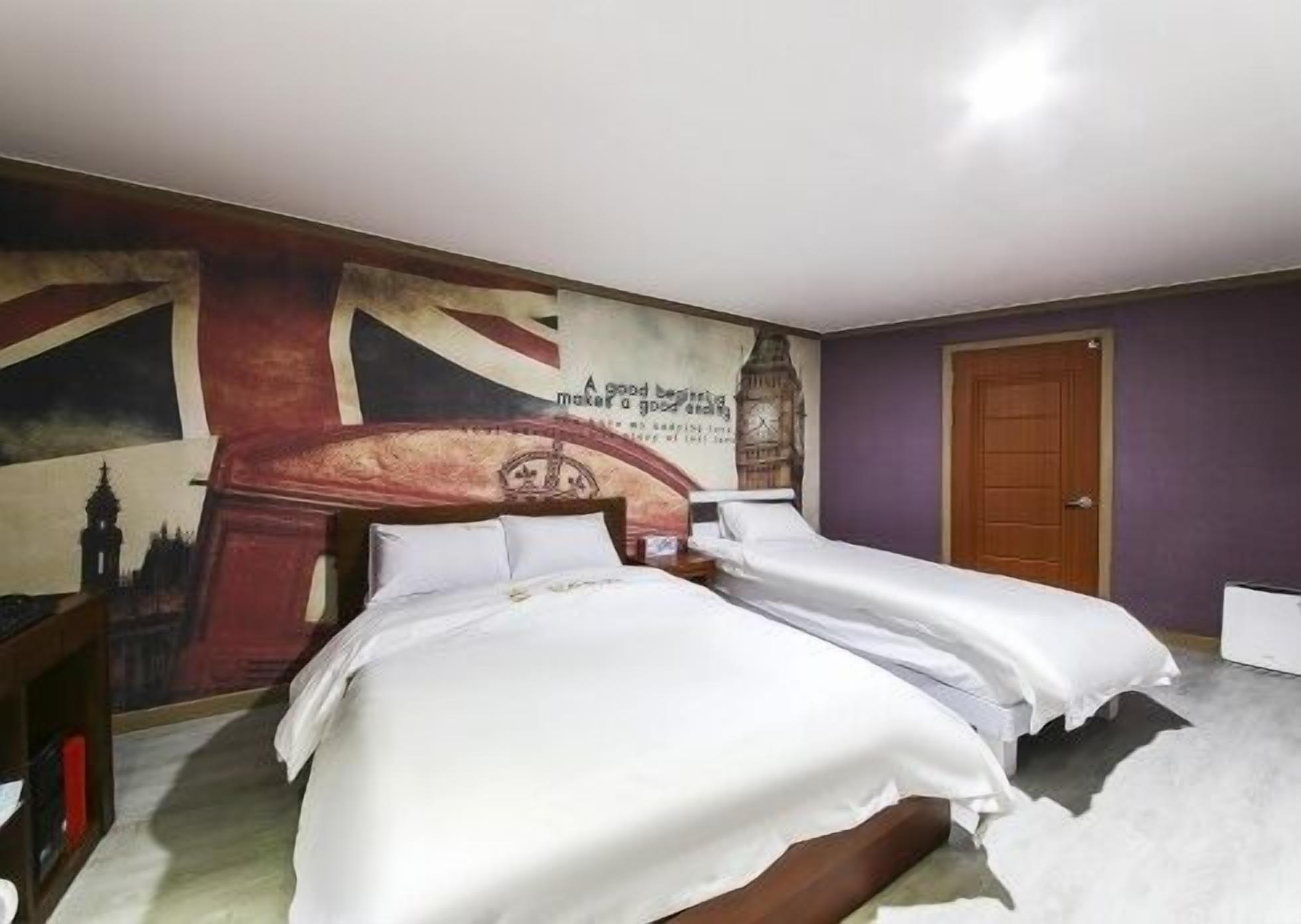 semi-deluxe room  | 1 bedroom, individually decorated, desk, free wifi