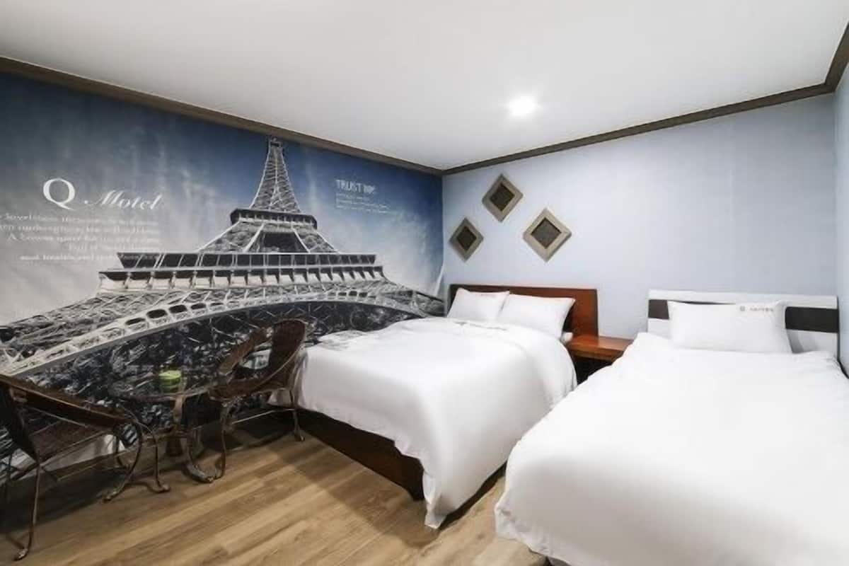 1 bedroom, individually decorated, desk, free WiFi