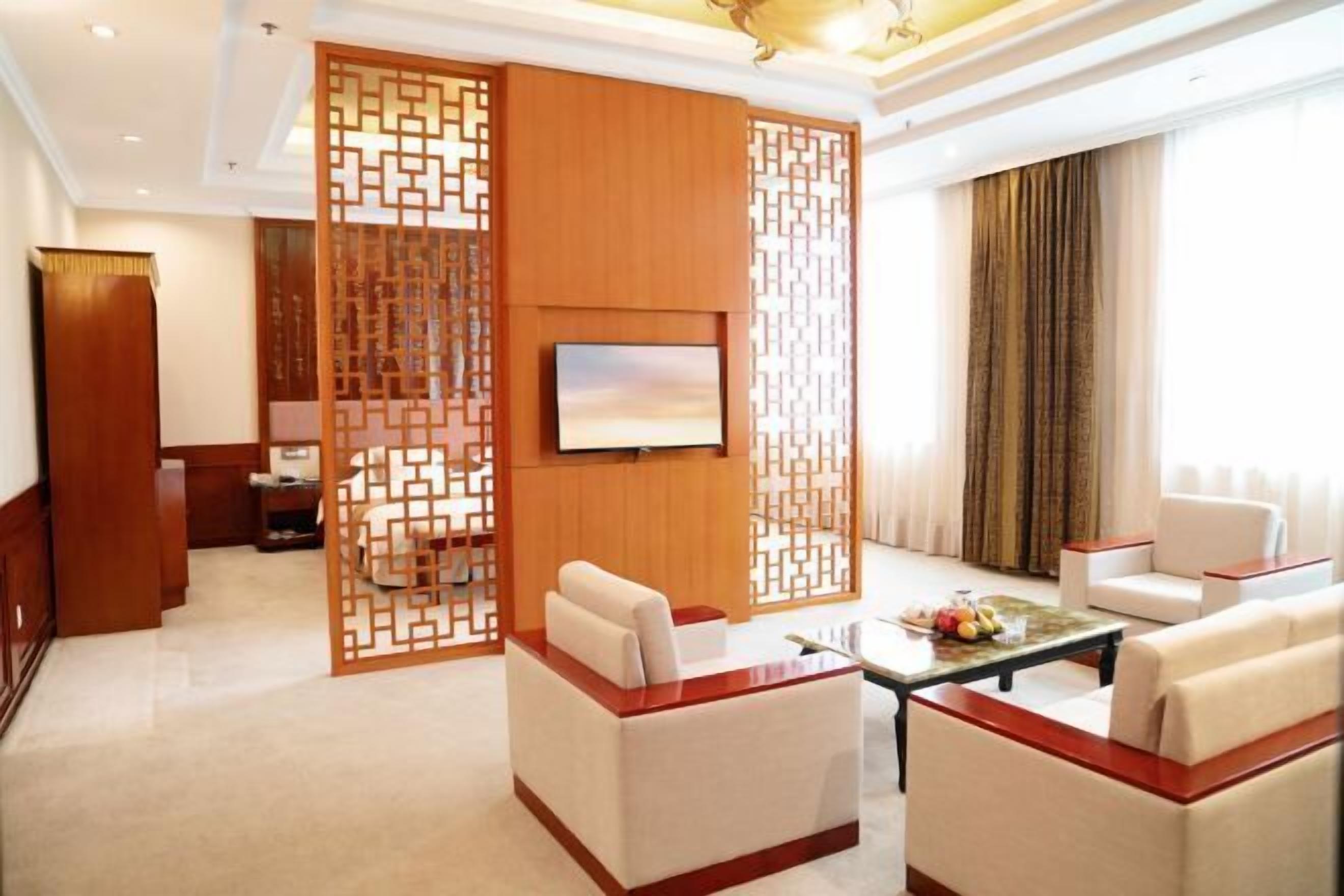 Minibar, una cassaforte in camera, una scrivania, tende oscuranti