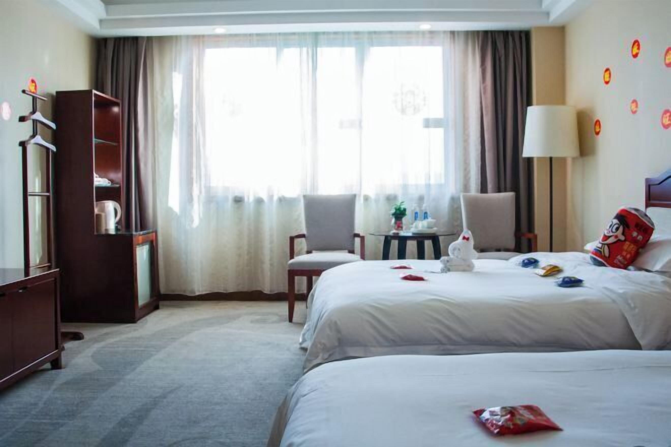 Minibar, una cassaforte in camera, una scrivania, tende oscuranti